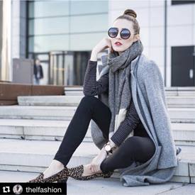 Glamorous woman sitting on steps with a bold red lipstick.